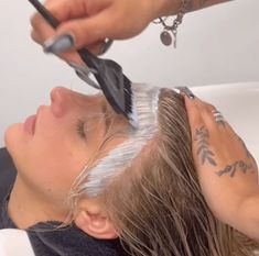 TikTok's Viral "Scandinavian Hairline" Is Actually Not New... - Behindthechair.com Scandi Hair, Scandinavian Hairline, Scandinavian Hair, Nordic Blonde, Hair Blond, Hair Techniques, Honey Blonde Hair, Blonde Hair Inspiration, Summer Hair Color For Brunettes