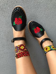 Mexican Outfits For Women, Mexican Outfits, Vaquera Outfits, Vestido Charro, Cutest Shoes, Rodeo Boots, Huaraches Shoes