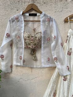 Lehenga With Mirror Work, Lehenga With Jacket, Jacket Lehenga, Organza Jacket, Raw Silk Lehenga, Blouse Ideas, Zardozi Work, Pearl Work, Salwar Pattern