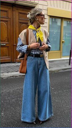 Pre Fall Outfits, Khaki Vest, Look Adidas, Estilo Indie, Skandinavian Fashion, Yellow Scarf, Scarf Outfit, Denim On Denim, Outfit Trends