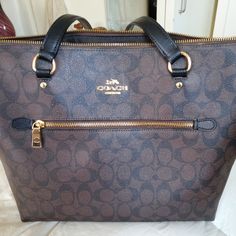 Brown Coach Purse, Very Slightly Used. Great Condition Brown Coach Purse, Brown Coach, Bags Coach, Coach Purse, Coach Purses, Coach Bags, Shoulder Bags, Bag Lady, Purse