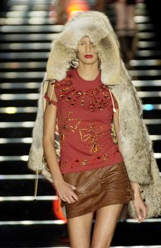 Lace Up Leather Skirt, 2000s Fashion Icons, Streetwear Inspo, 90s Supermodels, Old Hollywood Glamour, John Galliano, Runway Pictures, Red Carpet Looks, 2000s Fashion