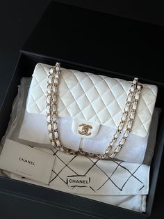 It's a new arrival! The most desired bag of the recent times. It is a medium flap in white lambskin leather with champagne hardware . A "real bride" in your wardrobe. Love at first sight.The bag has been used 2 times only. Its pristine condition is visible in the photos. This is a real find for a Chanel collector. Comes with box, dustbag, internal sticker and Entrupy Certificate. No ID card. It has been lost unfortunately. Hologram 31xxxxxx Year 2021 Measurements: 25,5 x 15 x 6,5 cm Tas Bahu, Mode Chanel, Classic Handbags, Luxury Bag, Flap Bag, White Bag, Lambskin Leather, Timeless Classic, Chanel Bag