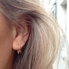 Unique Ear Piercings, Types Of Ear Piercings, Jeweled Shoes, Ear Party, Dainty Jewelry, Everyday Jewelry, Jewelry Bags