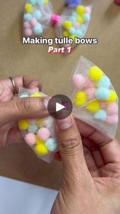 Pompom Crafts, Diy Baby Bows, Bow Making Tutorials, Tulle Hair Bows, Tulle Crafts, Tulle Headband, Diy Tulle, Diy Hair Scrunchies, Hair Bow Tutorial