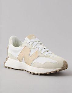 Beige Sneakers, Cute Clothing Stores, Cute Shoes Heels, Shoes Hack, Shoe Wishlist, New Balance 327, Spring Sneakers, Chic Heels, New Balance Shoes