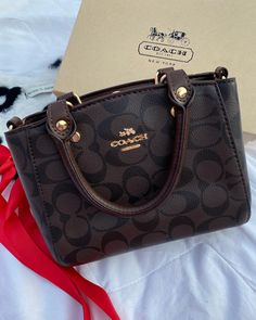 Apperal Fashion, Bags 2024, Luxury Bags Collection, Bags Game, Fashion Shoes Heels, Handbag Essentials, Girly Bags, Luxury Purses, Fancy Bags