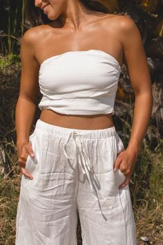 FINAL SALE. Elevate your summer style with our strapless set made from high-quality woven fabric. Stay cool and stylish all weekend long with this must-have matching set. Versatile Strapless Tube Top For Spring, Summer Bandeau Tube Top For Day Out, Versatile Summer Beach Tube Top, Chic Bandeau Tube Top For Summer, Versatile Summer Tube Top For Day Out, Versatile Tube Top For Beach, Versatile Tube Top For The Beach, Bandeau Tube Top For Summer, Versatile Tube Top For Spring Day Out