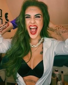 Last Minute Joker Costume, Jared Leto Joker Costume Female, Easy Joker Costume For Women, The Joker Women Costume Ideas, Female Joker Halloween Costumes, Simple Joker Makeup, Womens Joker Costume, Joker Cosplay Female, The Joker Female