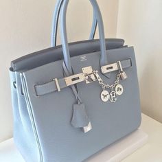 Hermes Bags Collection, Luxury Purses Hermes Birkin, Blue Hermes Bag, Blue Bag Aesthetic, My Style Bags, Dream Bags, Cute Handbags