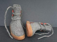 The seamless felt shoes from Dark Gray organic wool with hand knitted leggins will attract attention and delight you with their softness and cosiness. They're sure to make you stand out from the crowd.  Outdoor shoes are made in a slightly different way to indoor slippers, using additional materials, leather insoles and exclusive natural soles. The production time is also longer as it requires more working by hand hours. These shoes are my own and original work.  These shoes are designed for NAR Boots With Leg Warmers, Wool Boots, Personalized Slippers, Womens Booties, Felt Shoes, Indoor Slippers, Booties Ankle Boots, Felted Slippers, Felted Wool