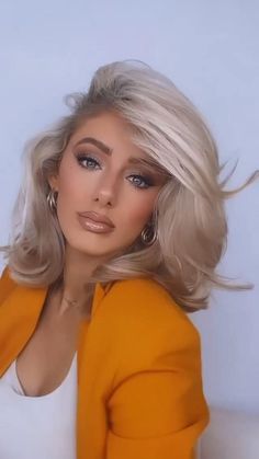 A timeless, everyday glam! [Video] | Beauty hair makeup, Wedding hair and makeup, Hair makeup Make Up For Yellow Outfit, Night Out Makeup Blue Eyes, Work Make Up, Hair Makeup Wedding, Eyeshadow Shimmer, Mekap Mata, Rose Lip, Everyday Glam, Work Makeup