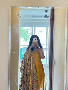 Funny Snapchat, Desi Aesthetics, Basic Mehndi, Snap Streak Ideas Easy, Self Photography, Learn Photo Editing, Traditional Indian Dress, Traditional Outfit