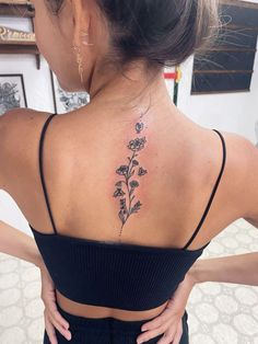 Back Tattoos Words Spine, Dainty Floral Spine Tattoo, Small Upper Back Tattoos For Women, Western Women Tattoos, Flower Tattoo On Hip, Butterfly Vine Tattoo, Simple Spine Tattoos For Women, Tattoos Stars, Tattoo With Butterfly