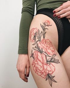 a woman's thigh with flowers on it