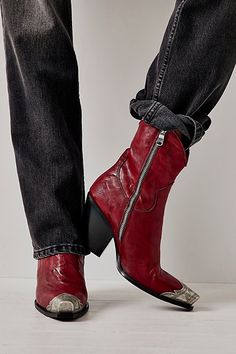 Gorgeous Italian-crafted leather boots featured in a western-inspired style with an etched metal toe, slim sit and stacked heel. * Side zipper closure * Cushioned insole * Curved top **Fit Note:** This style runs small. If between sizes, we suggest sizing up. | Brayden Western Boots by FP Collection at Free People in Red, Size: EU 39 Botas Outfit, Western Boot Outfit, Western Boots Outfit, Winter Boots Outfits, New Rock, Barefoot Shoes, Mode Inspiration, Boots Outfit, Cowgirl Boots