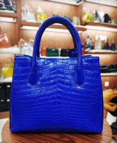 Handbags Australia, Popular Purses, Alligator Handbags, Handbags For School, Womens Designer Bags, Crocodile Bags, Purse Styles