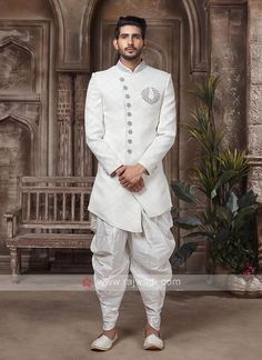 Tredisnal Dress Man, Latest Sherwani Designs For Groom, Indo Western Outfits For Men, Indo Western Dress For Men, White Sherwani