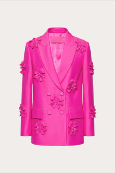 Statement suits rarely look more elegant than Indiana Floral Embellished Blazer Set. Crafted from the maison’s sensational fuchsia, this blazer will make an unforgettable entrance at events. Button yours over bare skin for an up-to-the-minute take on tailoring.