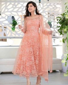 Net Dress Design, Peach Anarkali, Shaurya Sanadhya, Churidar Designs, Gaun Fashion, Net Dress, Anarkali Kurta