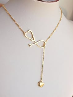 Doctor Jewelry, Medical Stethoscope, Stethoscope Necklaces, Medical Jewelry, Pretty Jewelry Necklaces, Fancy Jewellery Designs, Classy Jewelry, Fancy Jewellery, Neck Chain