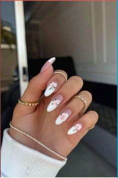 Celebrate your graduation day with these beautiful white nails featuring delicate floral accents. These feminine designs are perfect for Memorial Day nails and graduation nail art. Discover more elegant nail ideas for graduation at nailhow.com. Nail Ideas For Graduation, Beautiful White Nails, Graduation Nails Ideas, Elegant Nail Ideas, Memorial Day Nails, Graduation Nail Art, Almond Nail Art, Natural Nail Care, Marble Nail Designs