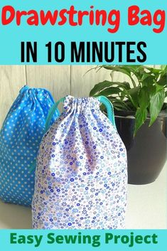 two bags sitting next to each other with text overlay that reads, drawstring bag in 10 minutes easy sewing project