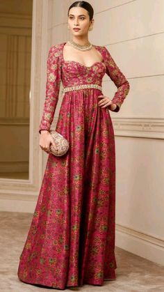 Chintz Print, Trendy Outfits Indian, Diwali Outfits, Indian Outfits Lehenga, Long Gown Design, Anarkali Dress Pattern, Traditional Indian Dress, Long Kurti, Jumpsuit For Women