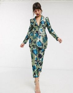 We've gathered the best #prom #suits for girls (or boys, or anyone) so you can find out if you’re into a black tux, all things sequins, a good floral prin — or if you simply want to see if a suit, in general, catches your eye. Click to read more! Jacquard Suit, Maxi Slip Dress, Prom Outfits, Floral Jacquard