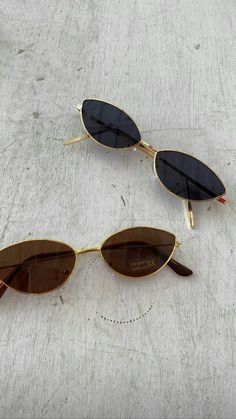 Pretty Sunglasses, Classy Glasses, Vintage Sunnies, Estilo Hippy, Unique Sunglasses