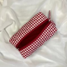 Big Pencil Cases, Red Makeup Bag, Sewing Makeup Bag, Quilted Cosmetic Bag, White Makeup, Red Makeup, Makeup Case, Cute Crafts, Christmas Wishes