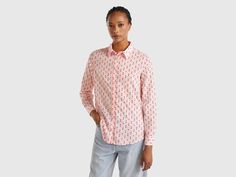 Long sleeve shirt in lightweight 100% cotton with a regular fit. Pointed collar, front button opening and buttoned cuffs. Pattern print along the entire garment. Comfortable and for everyday use, it lends itself to multiple occasions of use. Casual Cotton Blouse With Button Cuffs, Casual Slim Fit Button-up Blouse, Casual Slim Fit Blouse With Spread Collar, Casual Slim Fit Blouse With Button Closure, Casual Cotton Blouse With Spread Collar, Cotton Long Sleeve Slim Fit Blouse, Casual Slim Fit Tops With Button Cuffs, Cotton Slim Fit Blouse With Button Closure, Slim Fit Cotton Blouse With Button Closure