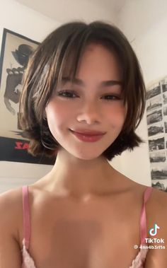 Short Haircuts For Women With Bangs Round Face, Bob Hairstyles Asian Round Faces, Haircuts For Oval Faces Short, Short Asian Hair With Bangs, Asian Wavy Haircut, Short Haircuts With Bangs Round Face, Bob With Bangs Asian, Bib With Bangs, Round Face Bangs Short Hair