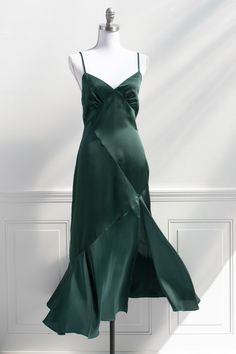 Romantic Style Aesthetic, Vintage Inspired Cocktail Dress, Coquette Dress, Green Silk Dresses, Emerald Dresses, Holiday Cocktail Party, Dark Green Dress, Emerald Green Dresses, Holiday Cocktail