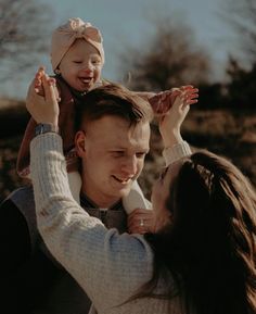 Two Family Photo Shoot Ideas, Seated Family Photos, Family Of 3 Holiday Photo Ideas, Cute Family Pictures With Baby, Fall Family Pictures Poses For 3, Family Of 3 Toddler Photos, Family Photo Fall Ideas, Fall Pictures Family Of 3