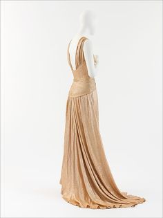 Бежевый идеал: eregwen Chanel Evening Dress, 1930 Fashion, Madeleine Vionnet, 1930's Fashion, 30s Fashion, Elsa Schiaparelli, House Of Chanel, Couture Outfits, French Fashion Designers