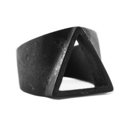 Mens Black Ring Triangle Rings Oxidized di carpediemjewellery Mens Black Ring, Jewerly Ring, Unique Mens Rings, Rings Mens, Silver Jewelry Diy, Trendy Jewerly, Mens Rings Fashion, Triangle Ring, Mens Fashion Rugged