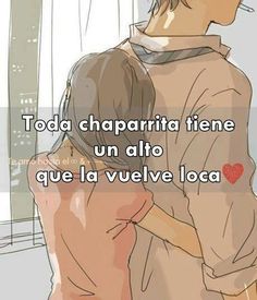 two people standing next to each other in front of a window with the words, toda chaparita fienne un alo que la velve loca