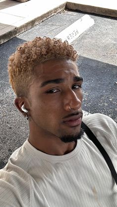 Taper Fade Curly Hair, Male Haircuts Curly, Men Blonde Hair, Minimalist Tattoo Ideas, Black Hair Cuts, Best Hair Dye