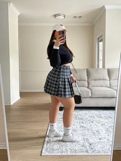 Plaid Skirt Outfit, Shape Fashion, Midsize Outfits, Chubby Fashion, Hourglass Shape, Couple Photo, Swaggy Outfits, Curvy Girl Outfits