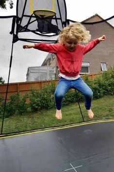 Our industry leading warranty covers your ENTIRE Springfree for 10 whole years! 🤸‍♂️ #springfreetrampoline #trampolines #safesttrampoline #trampolinesuk #kidstoys #gardendesigns #presentsforyourkids #bestpresents #birthdaypresentideas #christmaspresentideas #partyideas #kidsparties #summerholiday #gettingkidsactiveandoutside #childrengardendesign #uk Summer Holiday, Kids Party