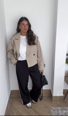 Midsize Work Outfit, Midsize Fits, Earthy Fits, Professional Fits, Trench Coat Outfits, Corporate Swag, Outfit Midsize, Adidas Outfits, Outfits For Autumn