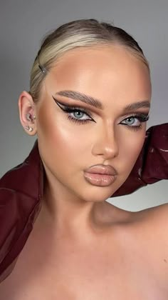 Eye Fashion, Artistry Makeup, Maquillaje De Ojos, Makeup Inspo, Makeup Artist, Makeup Looks, Beauty Makeup, Prom Dresses, Prom