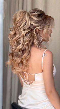 wedding hairstyle Modern Bridal Hairstyles, Κούρεμα Bob, Half Up Wedding Hair, Shower Hair, Pageant Hair, Prom Hairstyle, Guest Hair