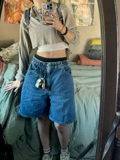 Jorts Outfit Women’s Boxers, Baggy Shorts Street Style, Jorts Outfit Short Women, Simple But Aesthetic Outfits, Oversized Denim Shorts Outfit, Light Wash Jorts Outfit, Oversized Jean Shorts Outfit, 90s Jorts Outfit, Big Jean Shorts Outfit