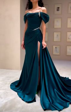 Jewel Green Dress, Smaragd Green Dress Prom, Emerald Blue Dress, Verde Esmeralda Aesthetic, Emerald Green Sweet 16 Dress, Emerald Green Dress Elegant, Emerald Green Dress Formal, Foxglove Book, Emerald Green Princess Dress