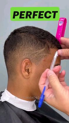 the best barber 🤩🤩 Barber Tips, Hair Tattoo Designs, Men Fade Haircut Short, Beard And Mustache Styles, Black Hair Cuts, Hair Cut Guide, Barbers Cut, Shaved Hair Designs, Twisted Hair