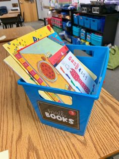 Organizing My Classroom Library (FINALLY!) - The Art of FUNology Things In The Classroom, Class Library, Fall Break, Circle Labels, Book Labels, New Classroom, Classroom Library