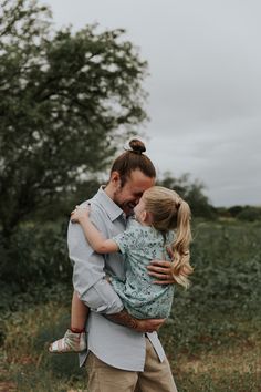 Father Daughter Photoshoot, Father Daughter Pictures, Daughter Photoshoot, Newborn Family Photos