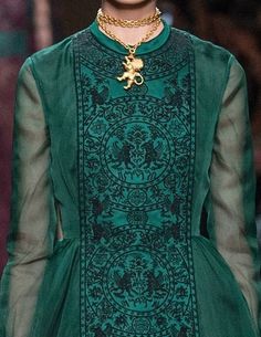 Oscar de la Renta Valentino Paris, فستان سهرة, Fantasy Fashion, Looks Style, Mode Inspiration, Fashion Details, Couture Fashion, Look Fashion, Green Dress